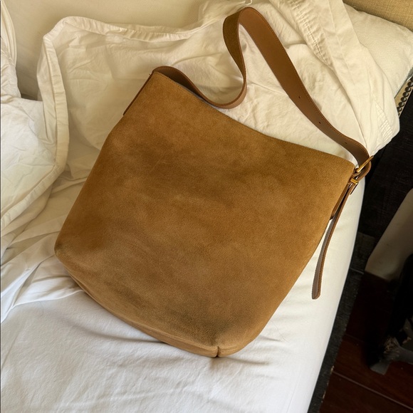 Essential Bucket Tote - Picture 4 of 4